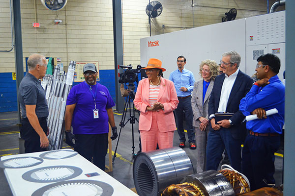 leadership with technicians at charlotte plant